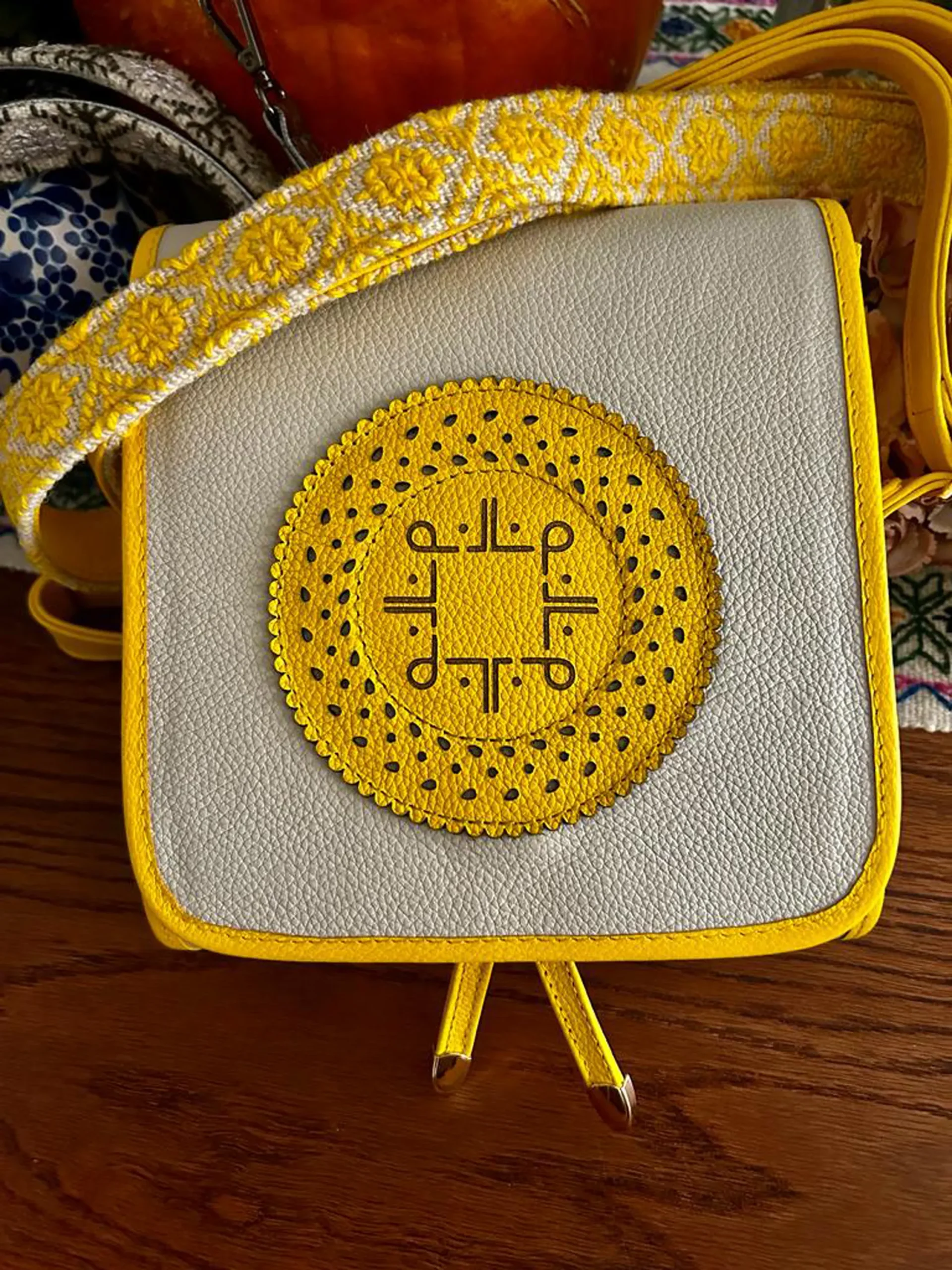 Mini Bandolera Antonia de Piel – CRUDO + AMARILLO