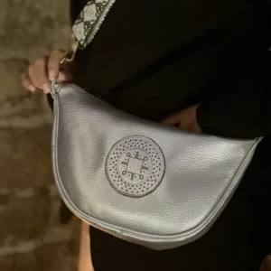 Bolso Media Luna Jacinta de Piel – PLATA + GRIS Y PLATA