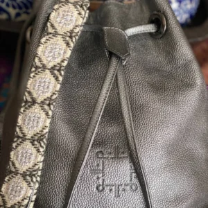 Bolso Bucket Juliana de Piel – PLOMO + CRUDO