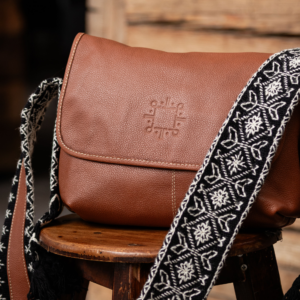 Bolso Crossbody Simona de Piel – CAMEL + NEGRA