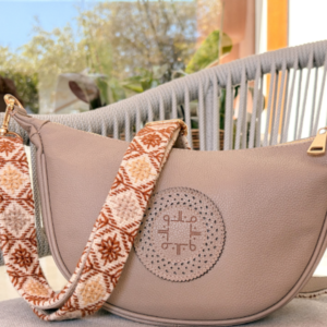 Bolso Media Luna Jacinta de Piel – TAUPE + CAFÉ