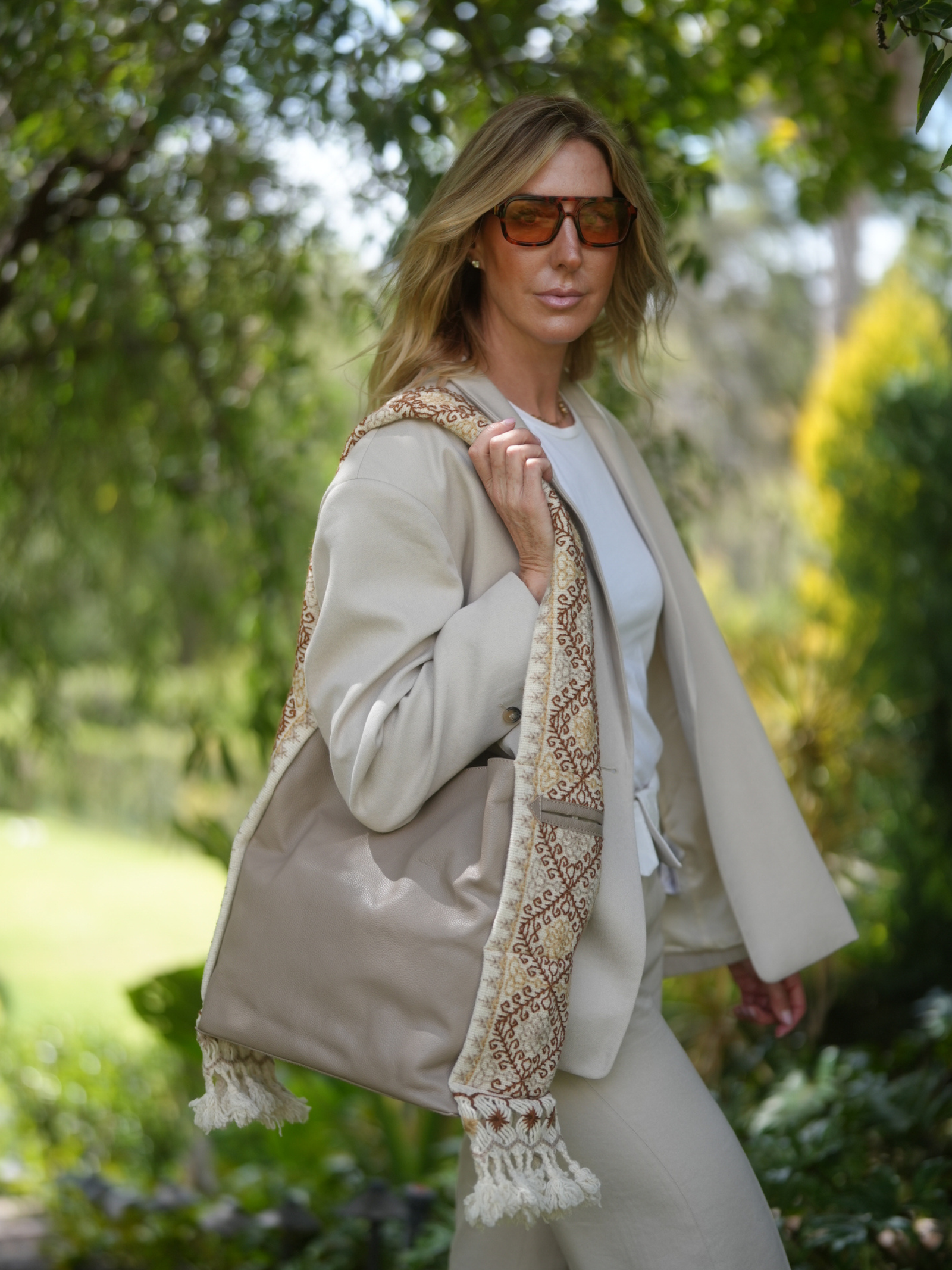 Bolsa Tote Patrona de Piel – TAUPE + DORADA Y CAFE