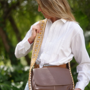 Bolso Crossbody Simona de Piel – TABACO + DORADO Y CAFÉ